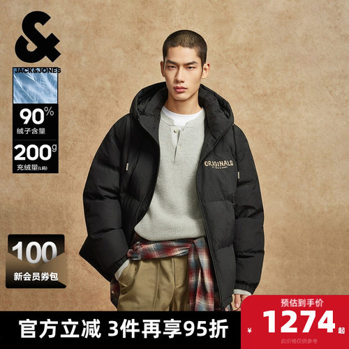 略宽松版型；抽绳连帽设计；立体印花