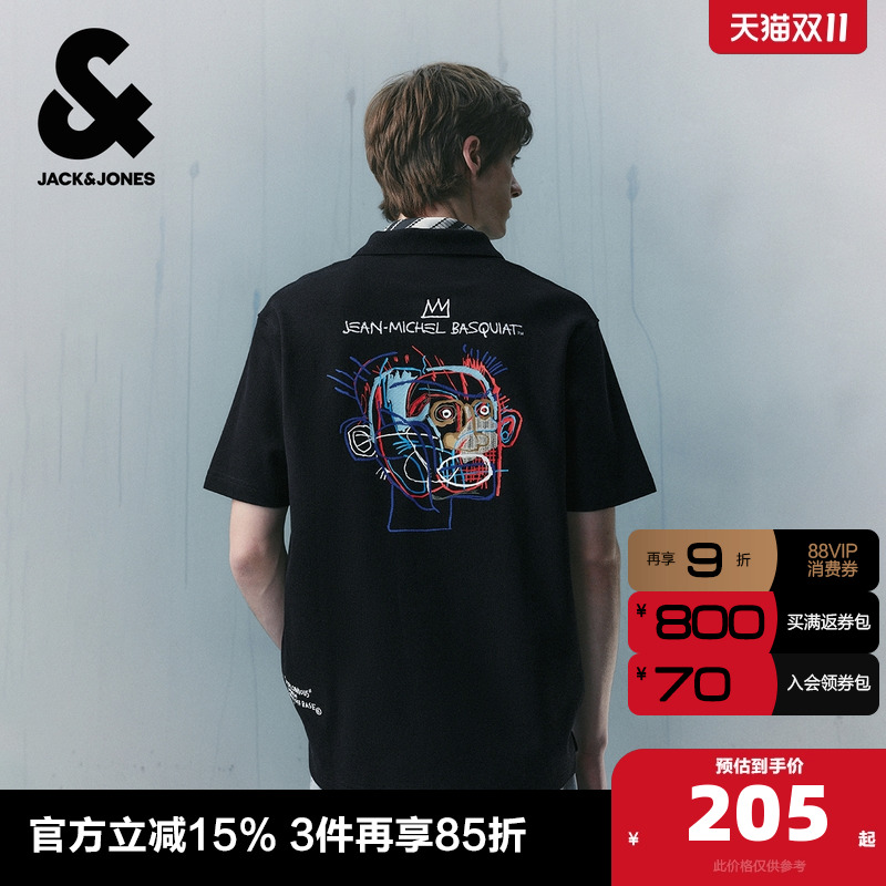 宽松版型，翻领领口，纽扣门襟，