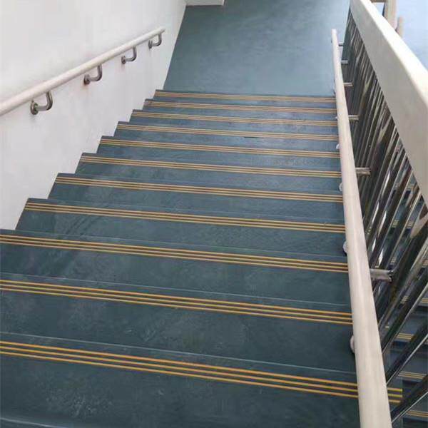 PVC楼梯踏步板 防滑塑胶楼梯台阶 耐磨塑料地板 彩色楼梯踏步垫