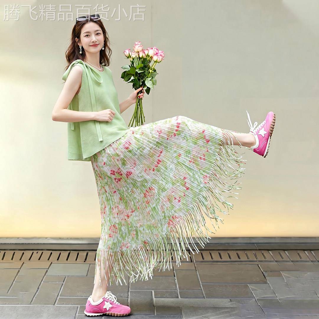 法式绿色背心流苏边半身裙套装女2026年新款通勤风独特漂亮两件套