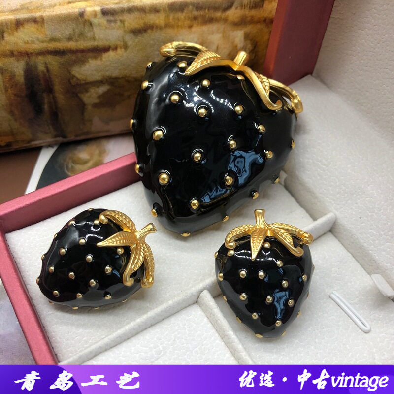 中古饰品设计感百搭时尚黑色滴釉草莓胸针耳饰首饰套装简约精致