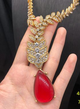 设计复古做旧金镶钻红色水滴短款