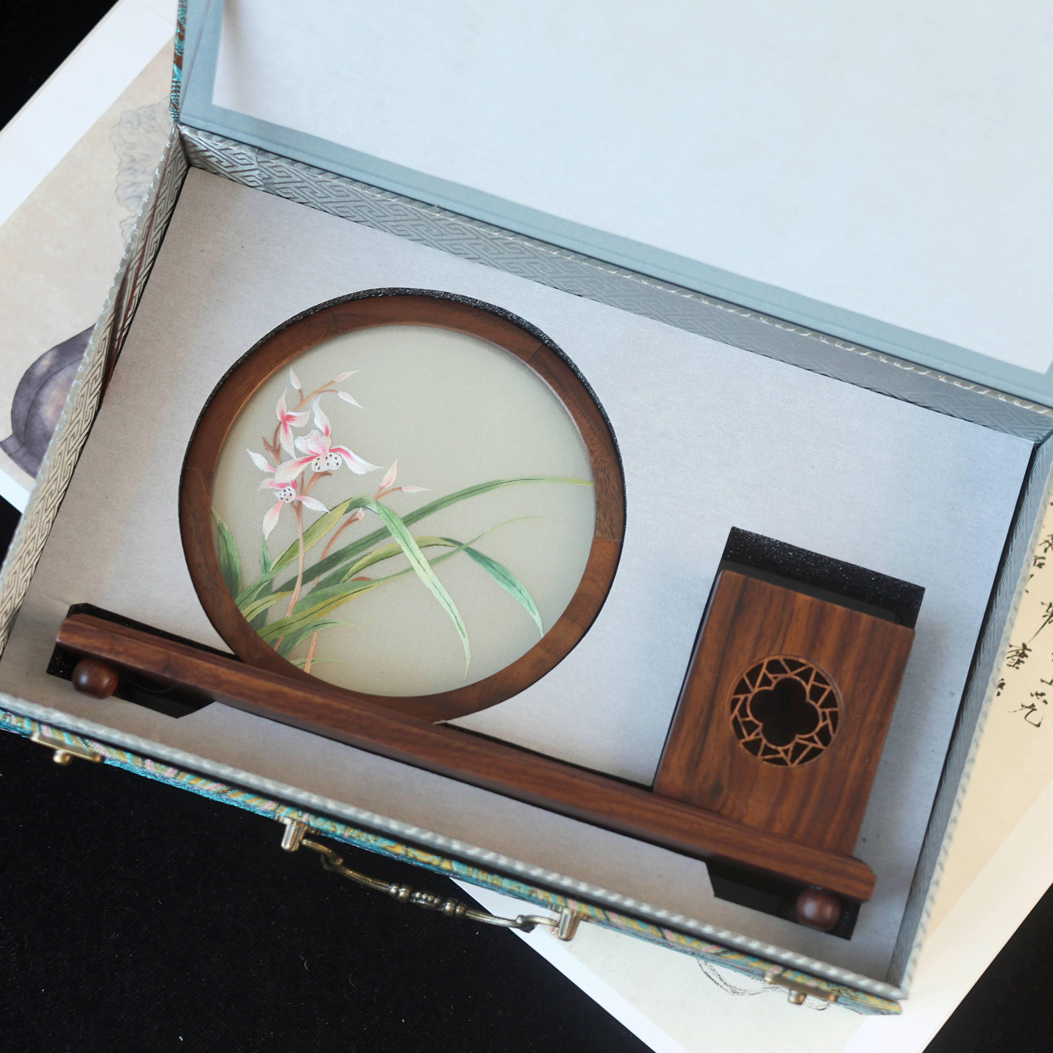 苏绣双面绣新中式摆件笔筒手工刺绣摆件商务摆台特色高档外宾礼品