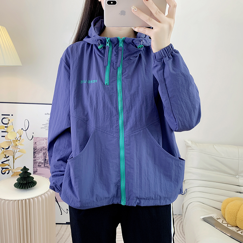 2025新款户外冲锋衣女士上衣防风防水秋季运动跑步休闲薄款外套