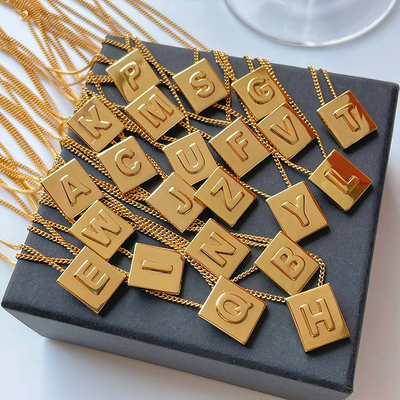 黄铜镀真金26英文字母方牌项链