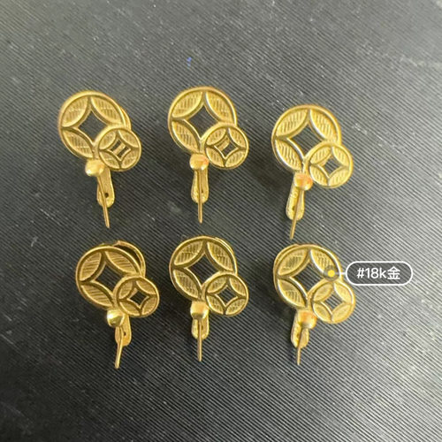 18K金斜孔Au750K黄色扣头K68多样性发其一不含玉石，发货只发夹扣