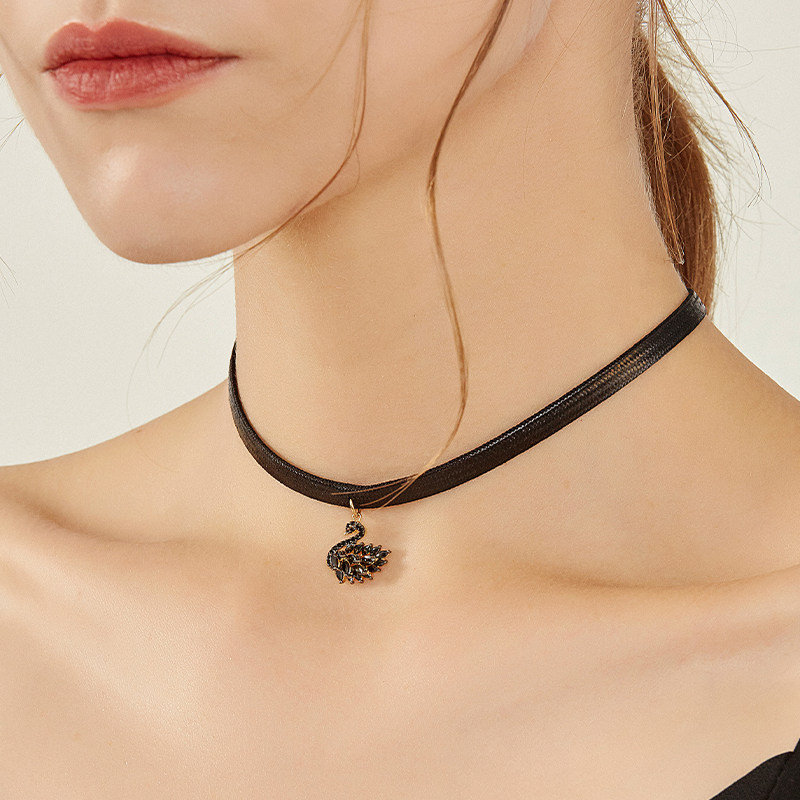 小天鹅颈链锁骨链项圈女颈带choker黑色皮绳脖颈项链脖子饰品