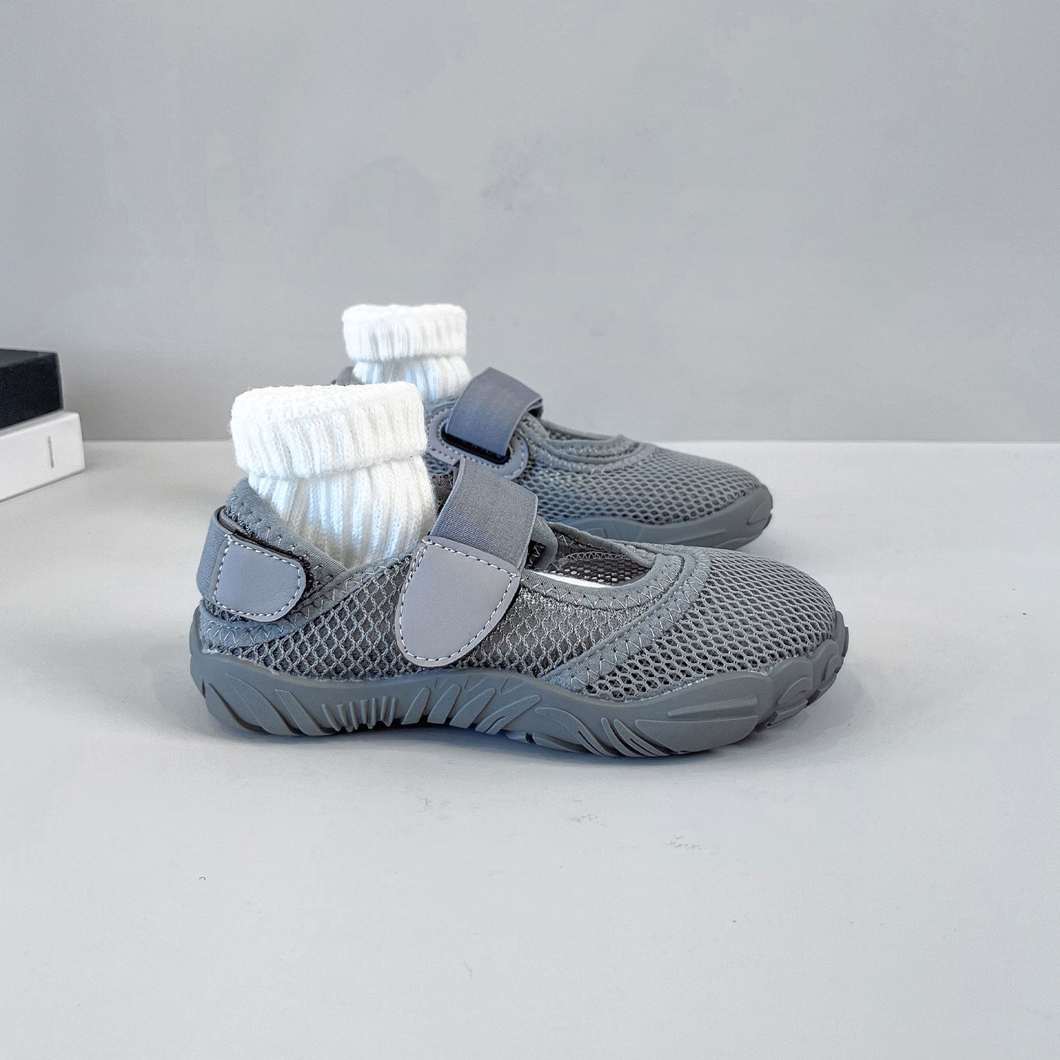 韩版时尚儿童透气网面包头溯溪凉鞋夏季浅灰色男女童软底防滑鞋