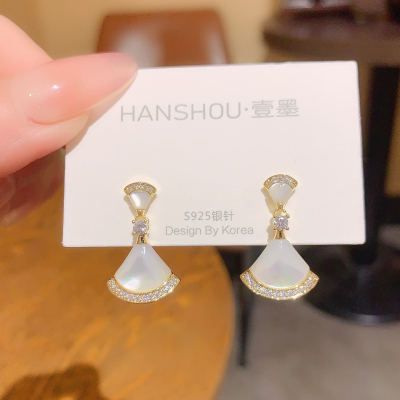 银针简约贝母扇形耳钉女高级感