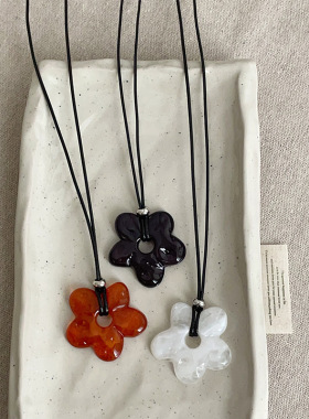 简约百搭琉璃花朵黑绳项链女高级感个性精致时尚潮流颈链锁骨链