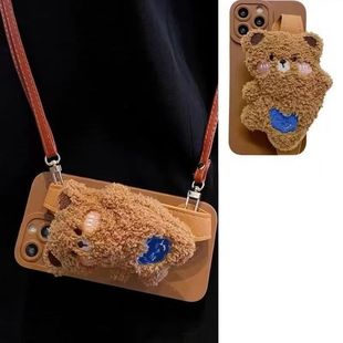 毛绒招手小熊腕带适用iPhone17手机壳苹果13 11斜挎12promax背带绳xs全包Xr卡通可爱SE3网红mini小众新款