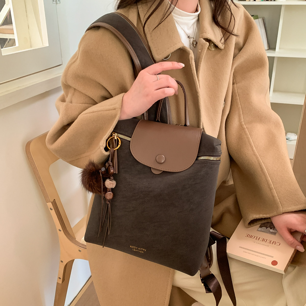 原创时尚上班通勤双肩包女小众小背包大学生日常背包出游逛街旅行