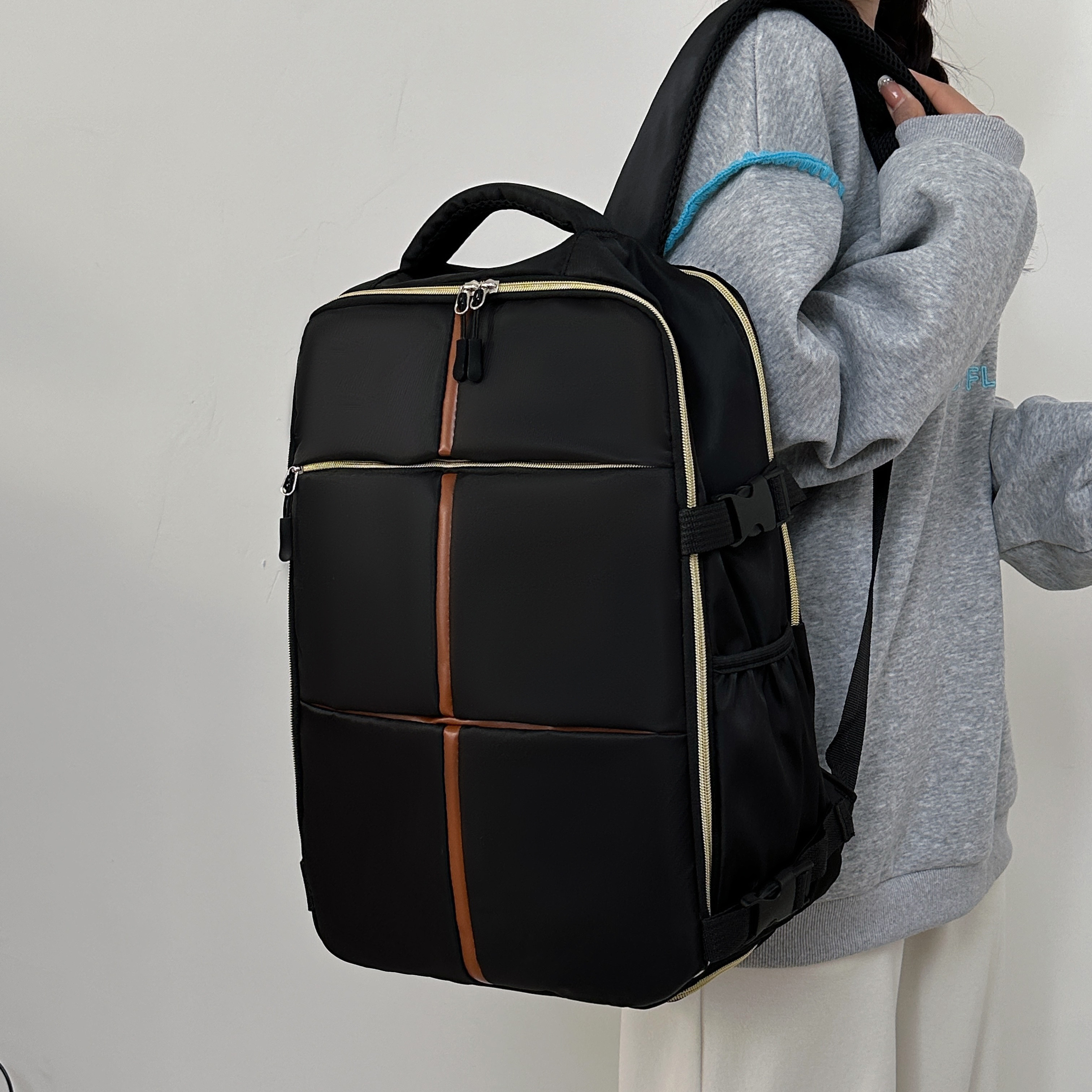 新款双肩包男士女2026上班通勤旅行电脑包包商务休闲背包旅游书包