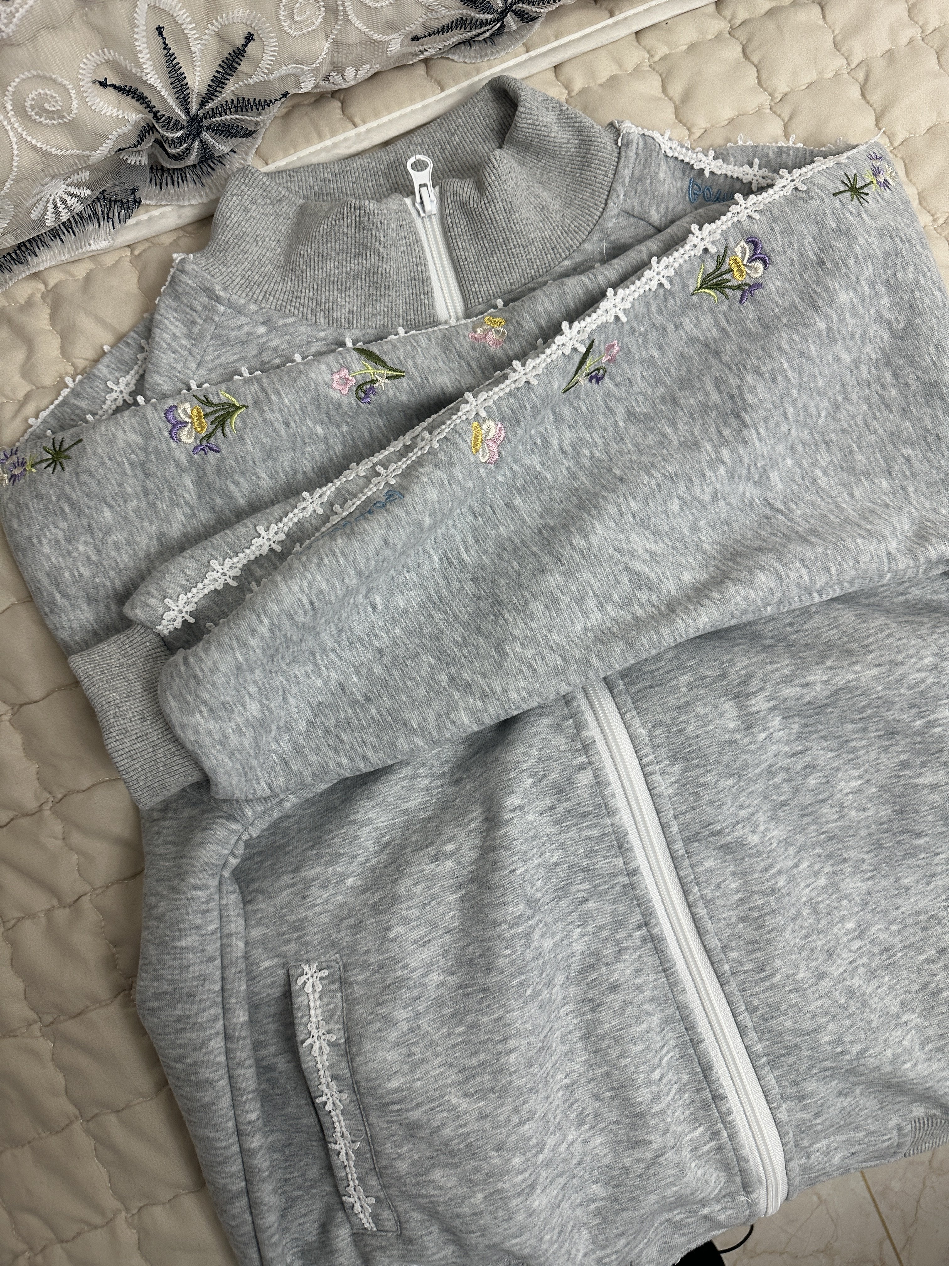 女童春秋季休闲运动套装裤子2026新款连帽卫衣开衫外套喇叭裤潮