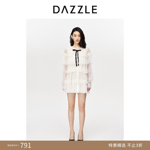 层次感	蕾丝蝴蝶结	袖口设计
