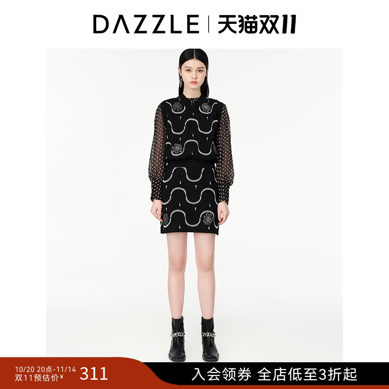 提花针织	绣珠片	V领设计