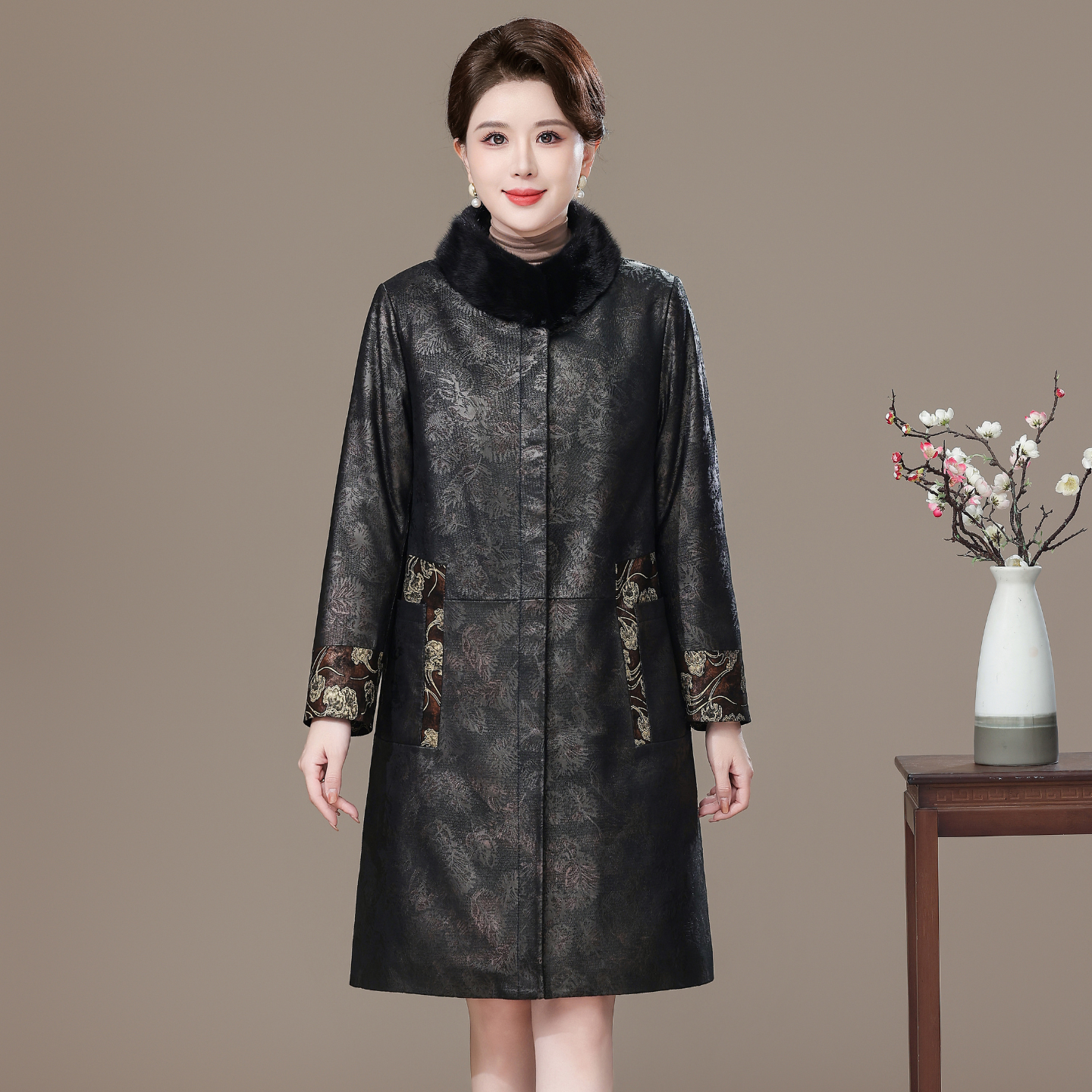 妈妈真皮皮衣女中长款外套2025冬季新款立领印花中老年女装羽绒服