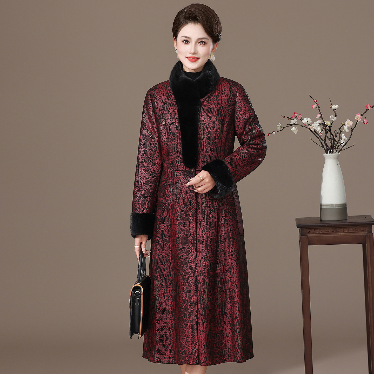 中老年妈妈印花海宁绵羊皮羽绒服