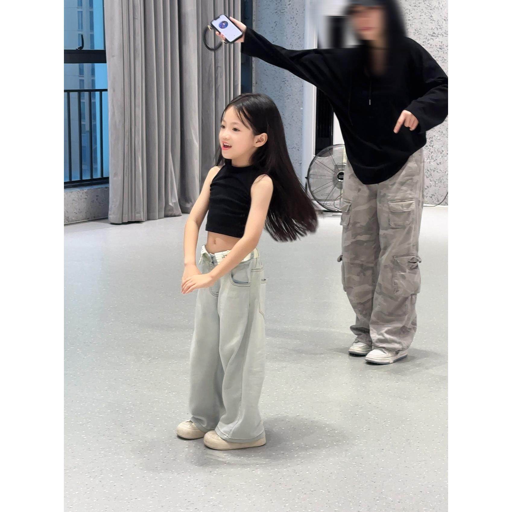 梨几 2024夏季新款女童马甲背心辣妹上衣+浅色直筒卷边阔腿牛仔裤