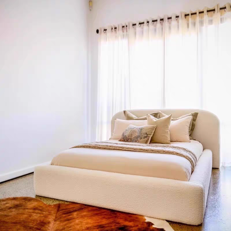 床法式奶油风布艺床侘寂风落地软包床北欧床简约民宿双人羊羔绒床