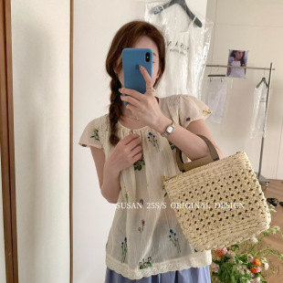 新款 蘇珊 夏季 短袖 韓系碎花刺繡蕾絲拼接甜美減齡小衫 上衣女