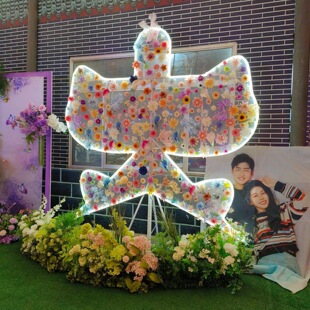 巨型簪花沙燕风筝发光纸鸢美陈装饰潮流商街网红拍照打卡氛围布置