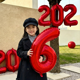 2026红色数字气球跨年新年生日布置装饰小女孩仪式感户外拍照道具