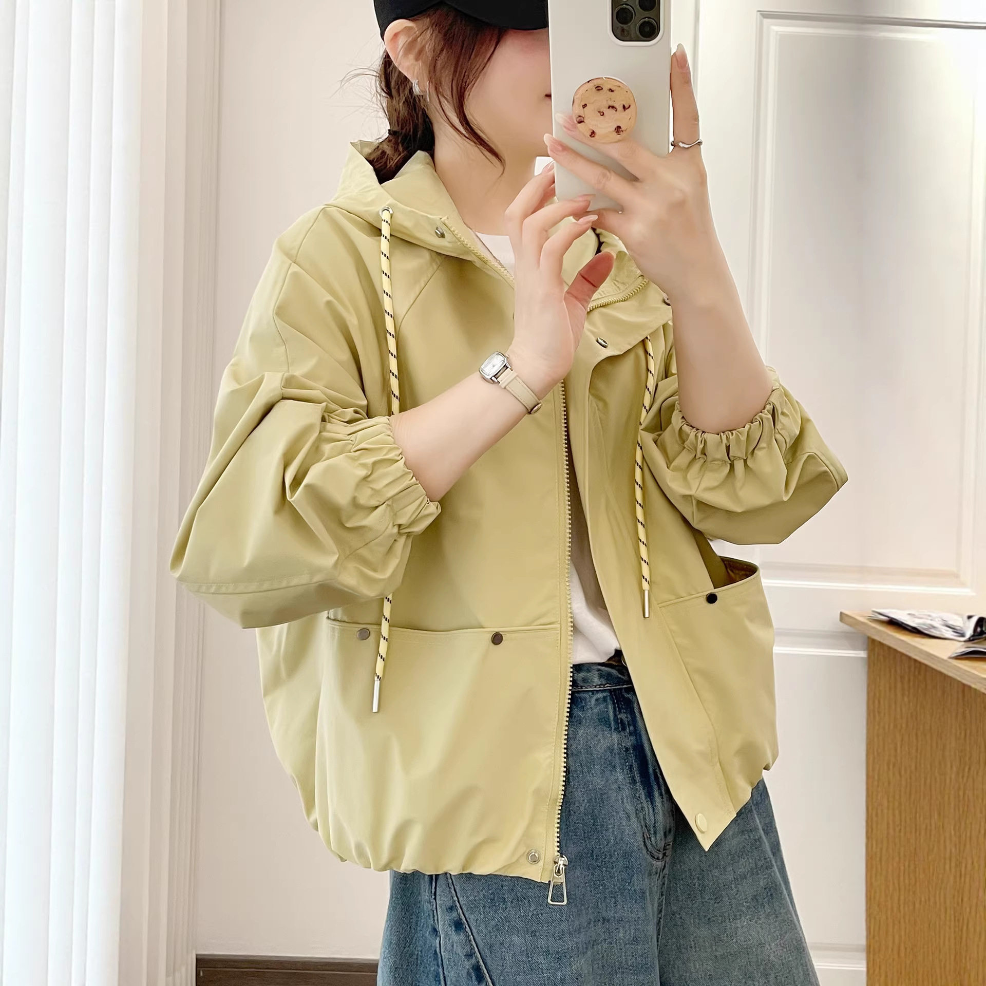 春装女款冲锋衣薄外套2026年新款今年流行爆款短款小个子上衣夹克图片