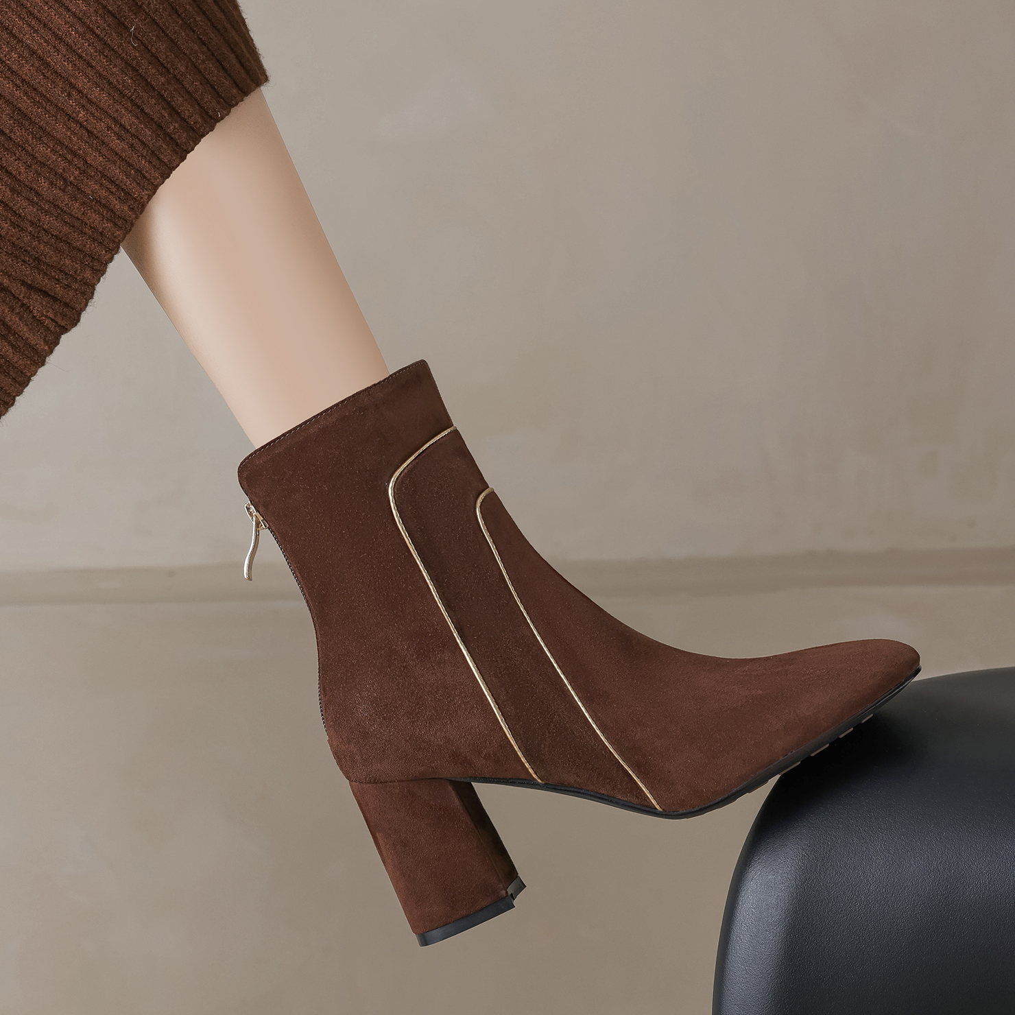 法式方头粗跟短靴女磨砂牛皮