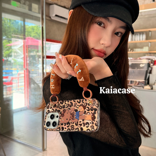 kaia时髦ins棕豹纹变装哈喽kt猫适用苹果17promax手机壳iphone16pro新款13女14pro棉腕带15pro全包防摔手机套
