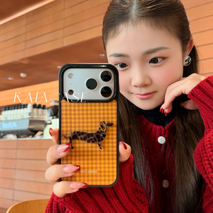 kaia 小众简约黄格纹立体斑纹狗狗适用苹果17promax手机壳iphone16pro新款15女14pro创意15pro磨砂防摔手机套