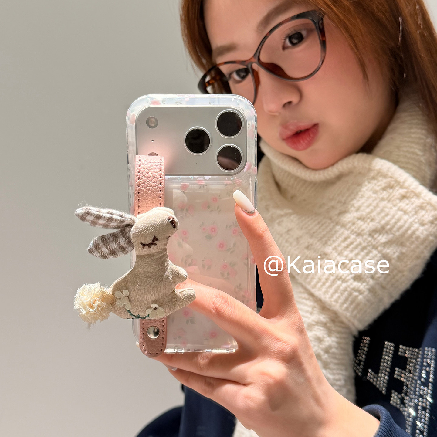 kaia早春ins粉花朵兔子公仔皮腕带适用苹果17promax手机壳iphone16pro新款17女14pro创意15pro双层防摔手机套,3C数码配件,手机保护套/壳,淘宝优惠券,粉丝福利购,淘宝优惠卷