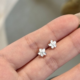 925通体银小花耳钉