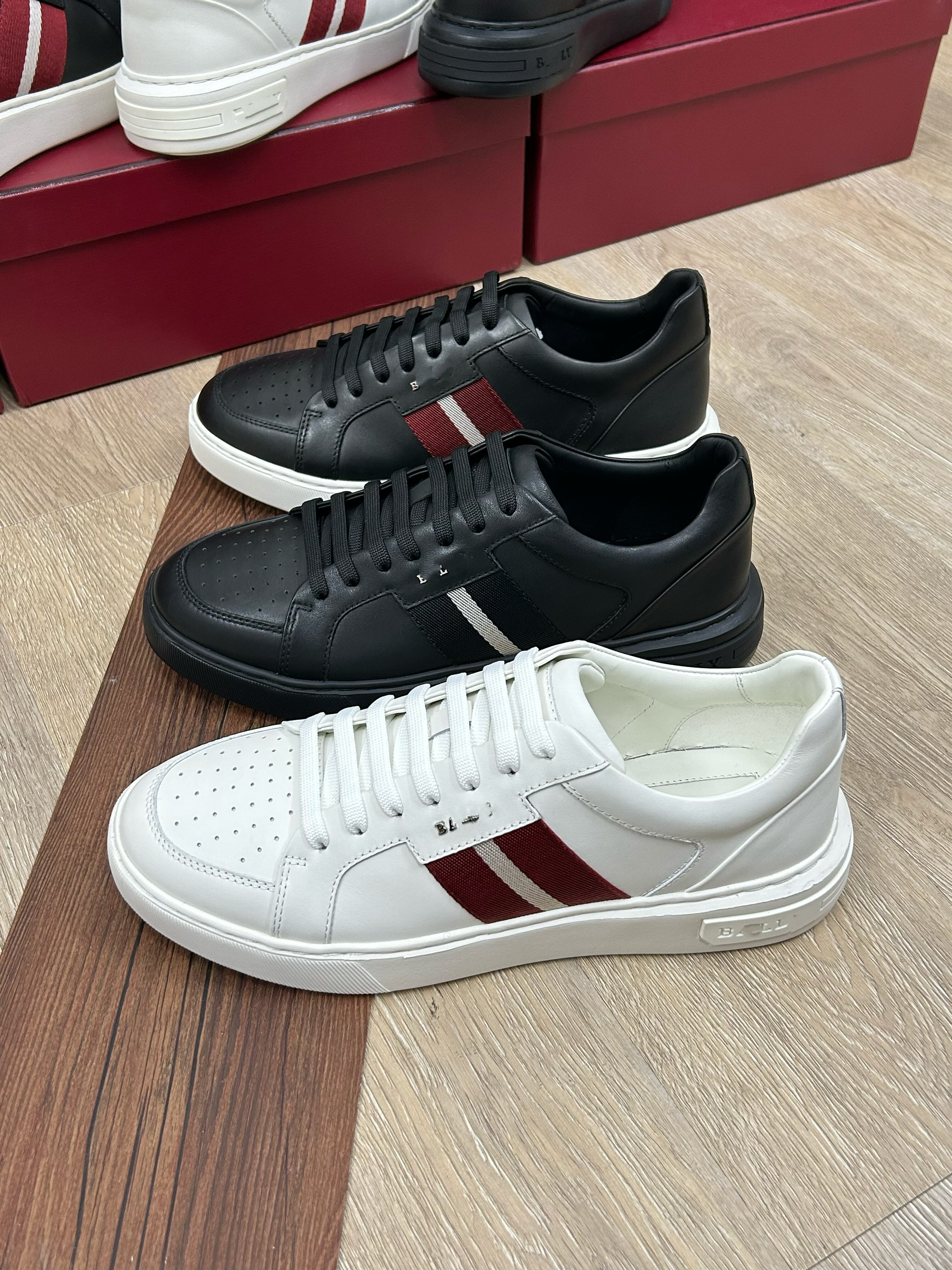 外贸原单男鞋真皮系带厚底冲孔织带经典百搭商务时尚运动休闲板鞋