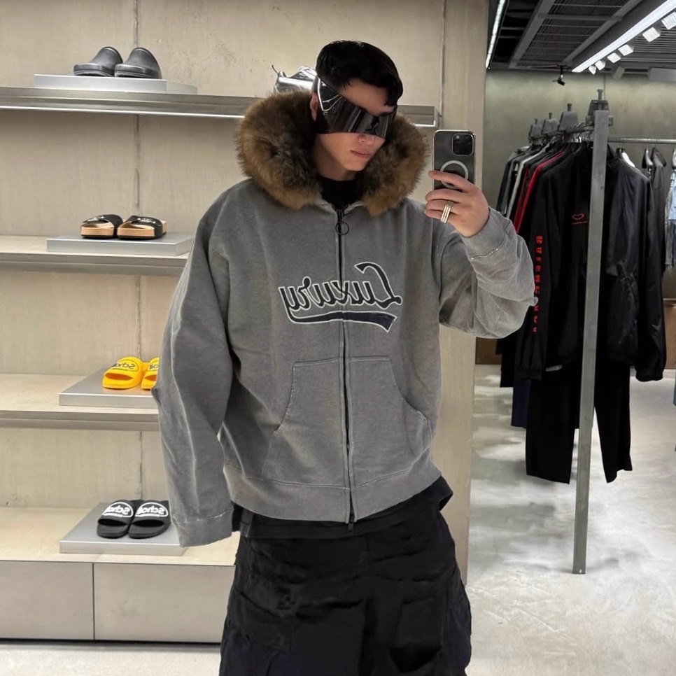 LUXURY字母刺绣大毛领拉链卫衣