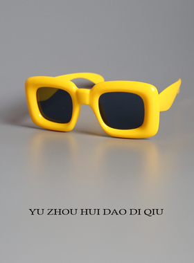 无聊了戴上时尚黄框墨镜出街！