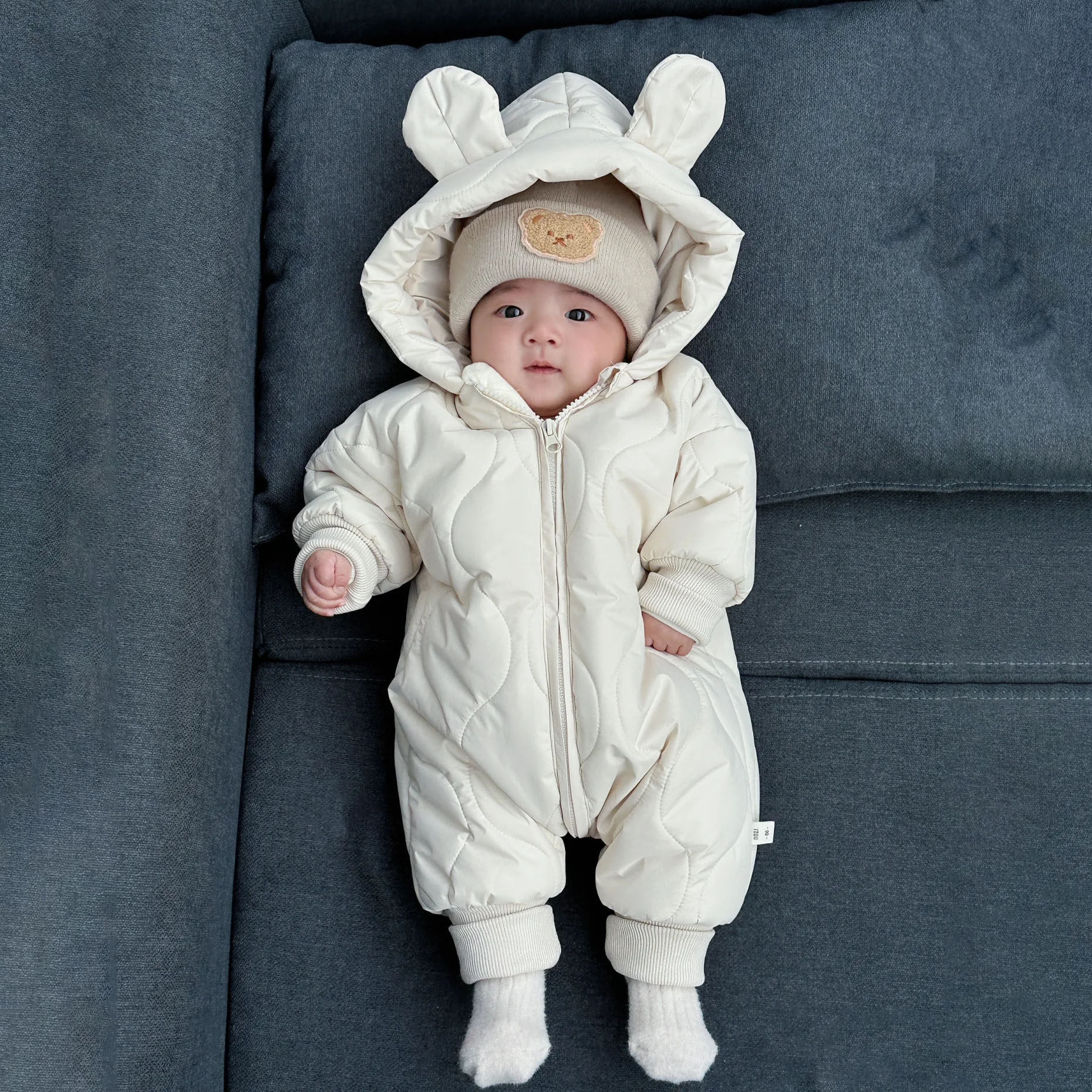 婴儿夹棉连体衣冬装新生儿加厚外出爬服宝宝秋冬轻薄羽绒棉服洋气