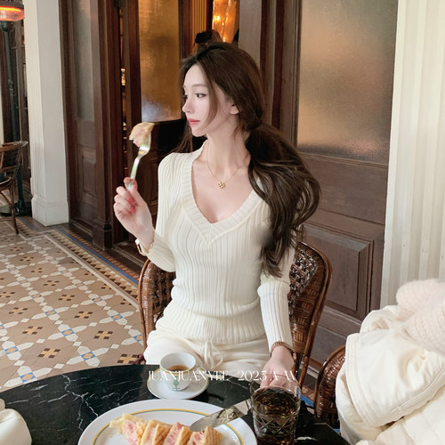 juanjuanyee【元英限定】长袖V领针织衫毛衣修身羊毛内搭外穿打底