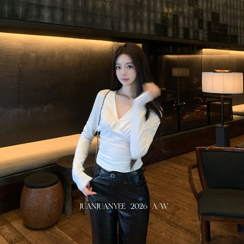 meng via 【美欲天丝】基础深V领低胸修身打底短袖显瘦T恤上衣女