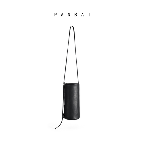 PANBAI 2026新款复古水桶腋下包女小众设计感百搭皮革单肩圆筒包