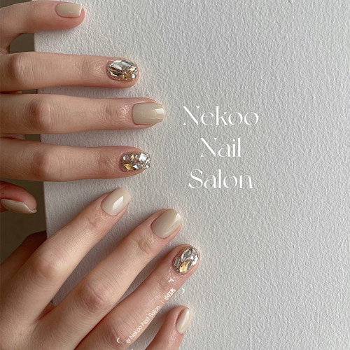 阑珊|赛博朋克简约纯色奶白手工制作美甲碎钻爆闪甜心辣妹穿戴甲