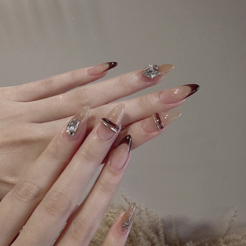 红藤|一秒甜心辣妹系列酒红不规则法式手工穿戴甲圣诞氛围感美甲