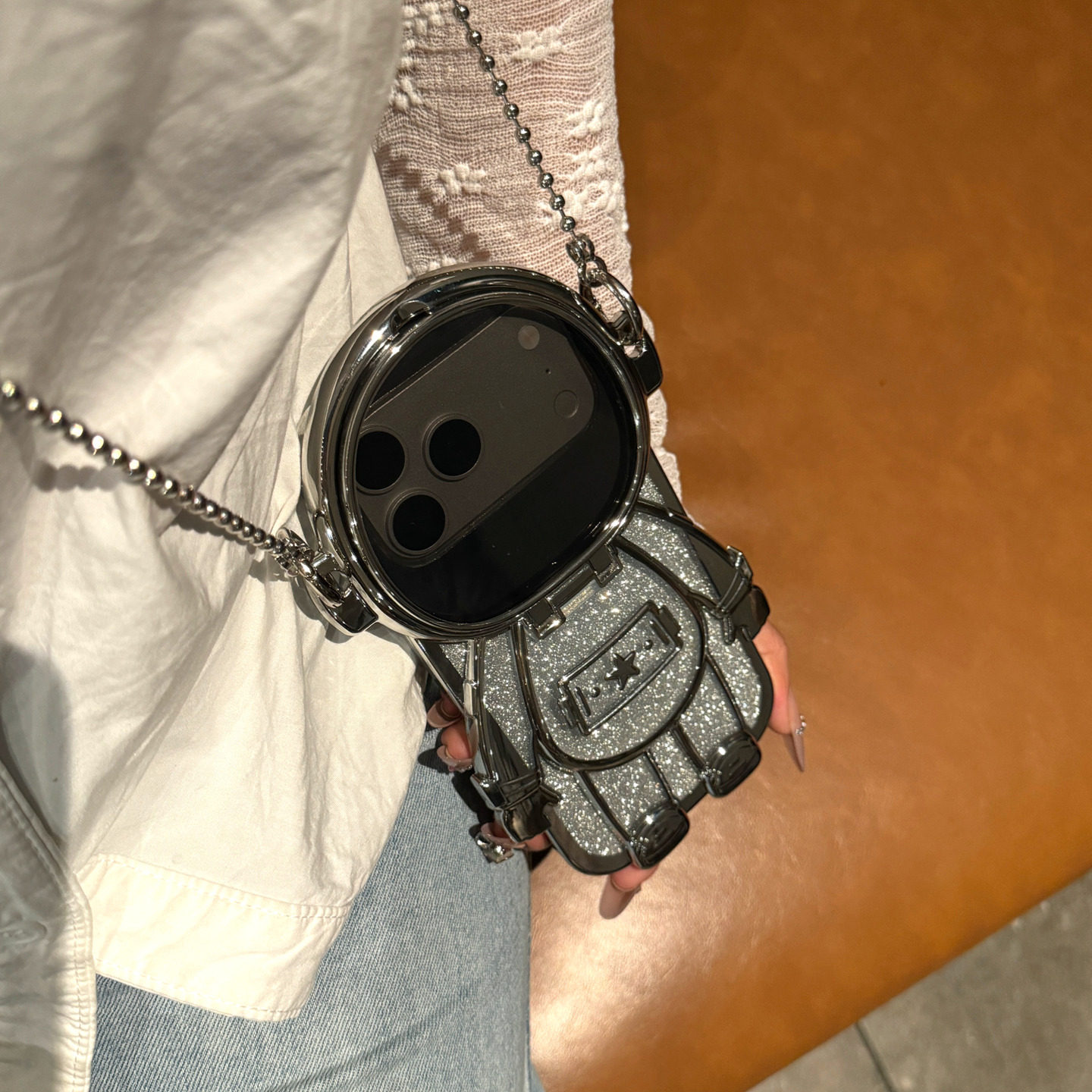 苹果镜面翻盖宇航员斜挎手机壳