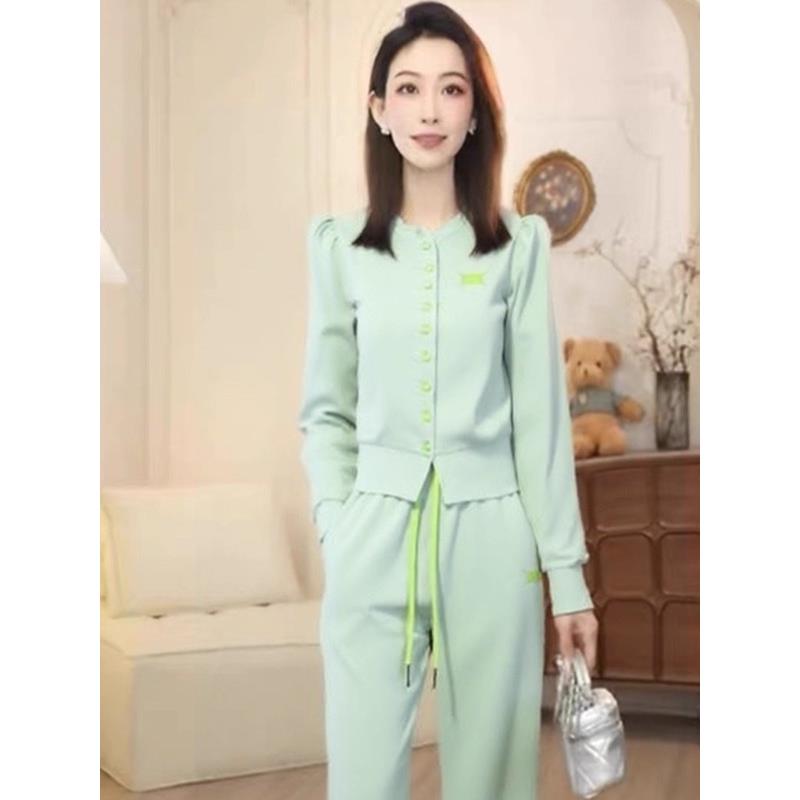 ROUMIKL高级感冷淡风盐系穿搭套装秋冬季薄荷曼波绿外套韩版运动