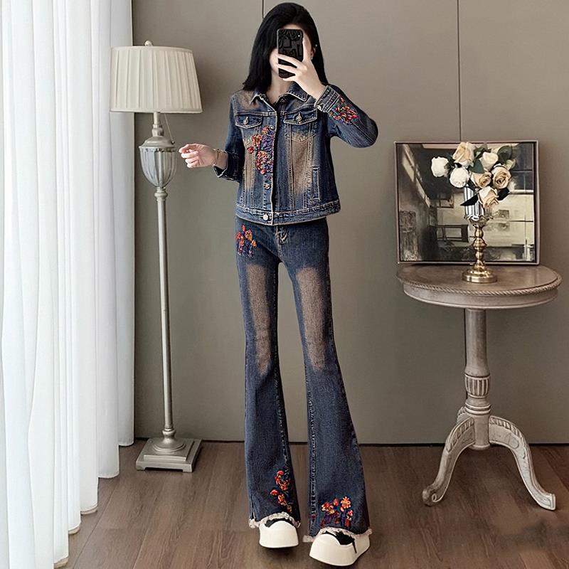 ROUMIKL早秋季新款刺绣花朵脚口毛边微喇叭裤牛仔外套覆古修身时