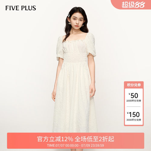 法式方领设计展露锁骨