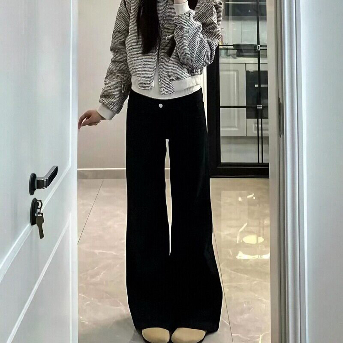 黑色加绒微喇直筒阔腿牛仔裤女