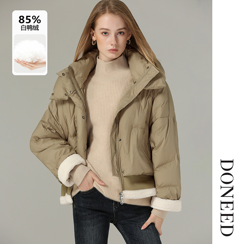 DONEED2025冬款时尚设计感假两件拼接毛毛装饰连帽短款羽绒服女