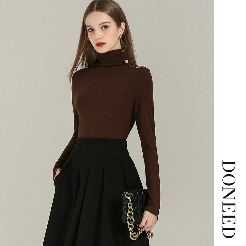 简约不对称纽扣装饰半高领上衣