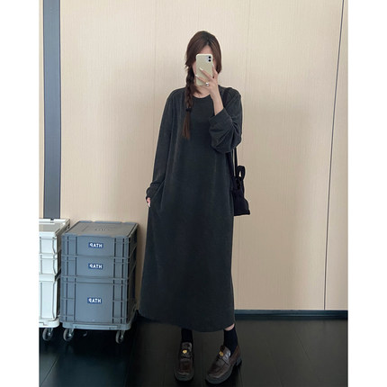 秋冬新款纯色直筒长袖打底连衣裙女韩系宽松显瘦简约内搭磨毛裙子